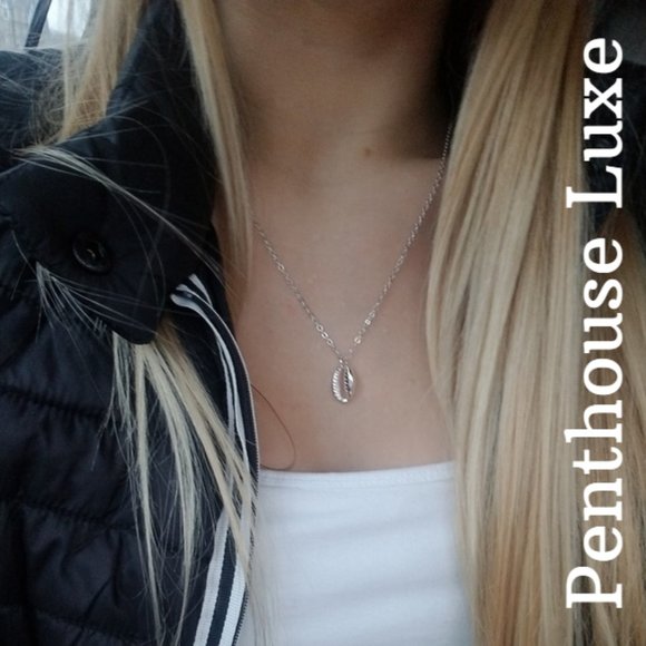 Penthouse Luxe Jewelry - 🔥 CLEARANCE! Silver Cowry Shell Pendant Chain Necklace